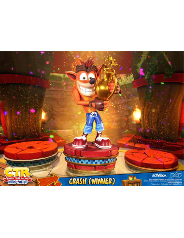 First 4 figures standard estatua 52 cm crash team racing nitro - fueled crash (winner)